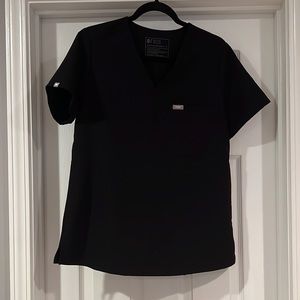 Figs One Pocket Black Top